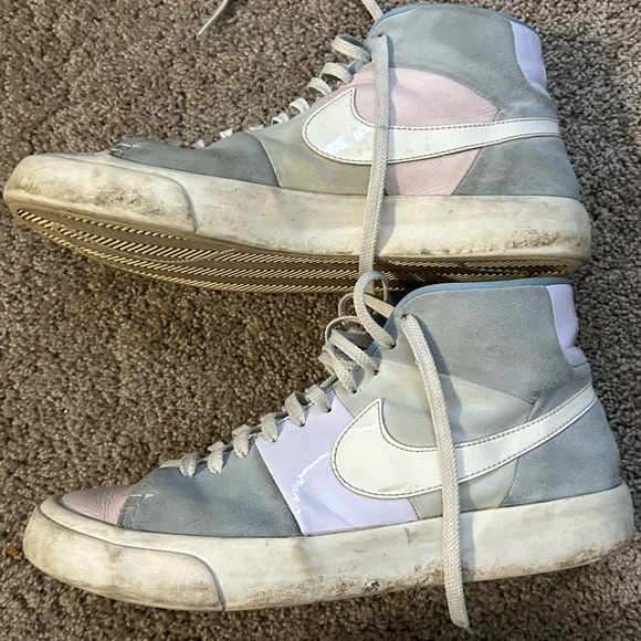Nike Easter High-Top Sneakers - Picture 2 of 6